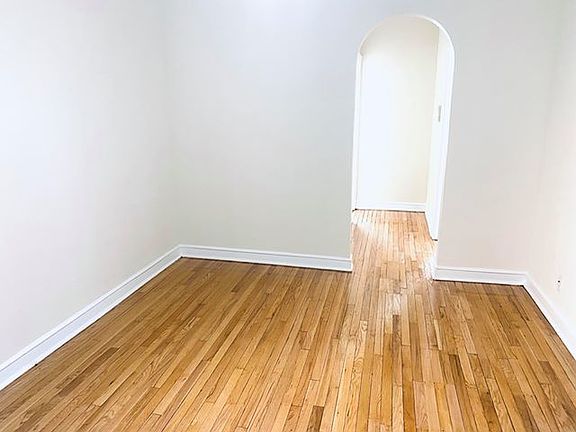 3rd image of 4742 S Drexel Blvd APT 2W