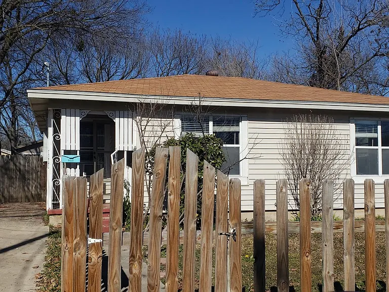 1517 E Tennie St — Photo 1