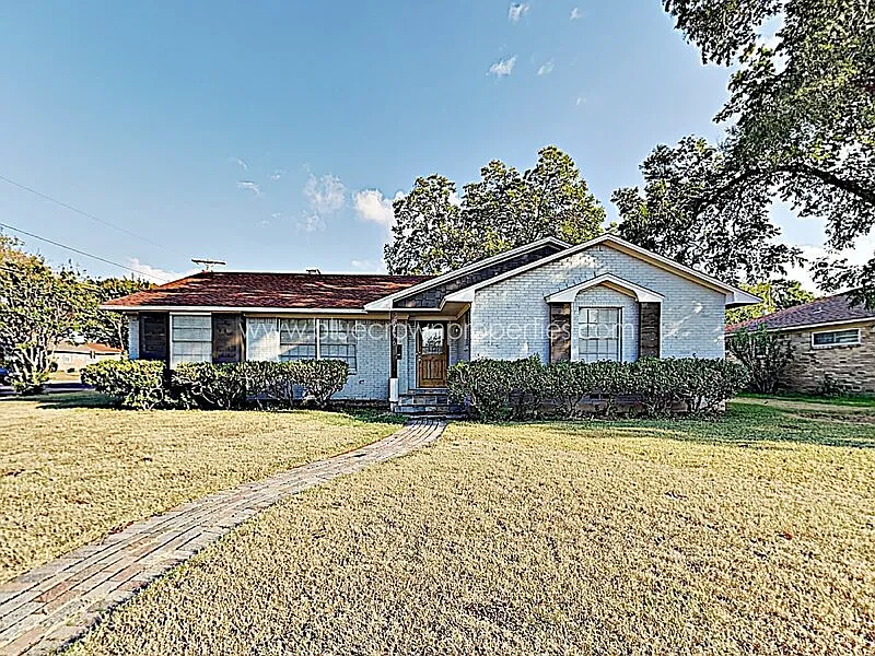 3 bed, 2.0 bath, 1897 sqft, $2,495 — Photo 1