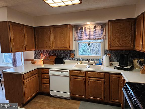 3rd image of 109 Jones Ct