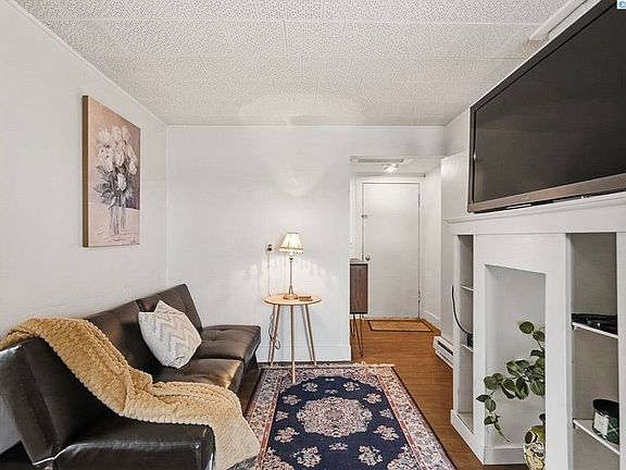 5th image of 230 SE Spring St
