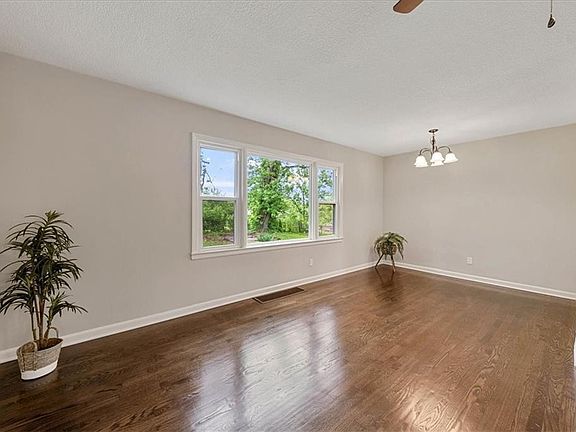 5th image of 2942 N 47th Ter