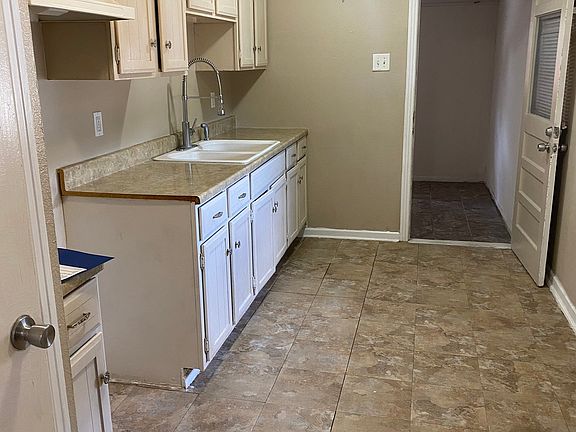 3rd image of 246 POLLYDALE AVE