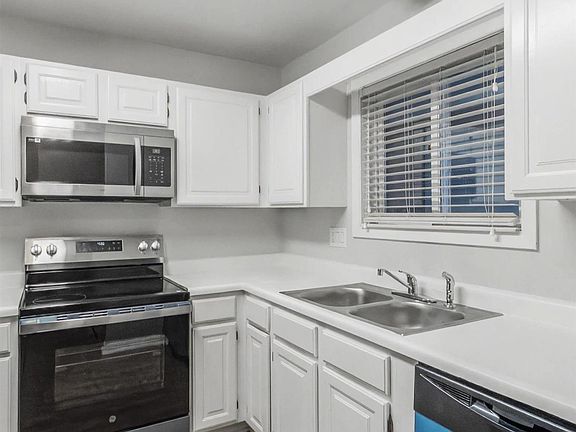 4th image of 1506 Northlake Dr Unit 15-F