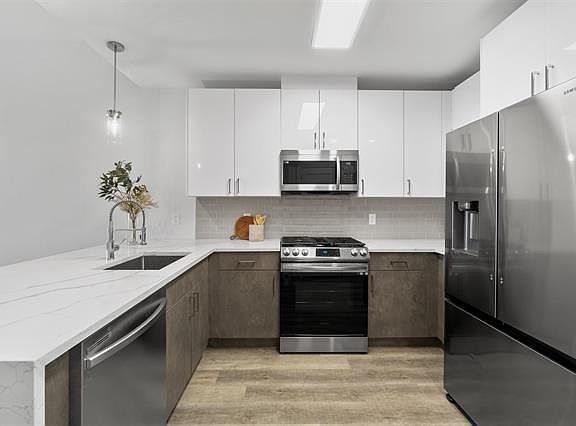 4th image of 412 Whiton St APT 302