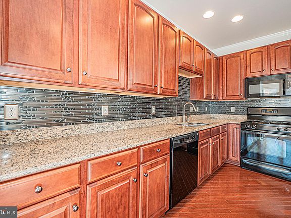 4th image of 46008 Gooseneck Dr