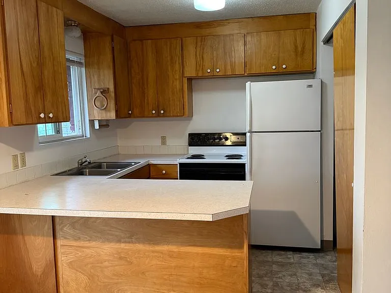 1225-1235 NW Hall Dr — Photo 5