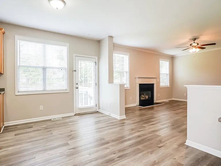 2327 Spruce Shadows Ln — Photo 7