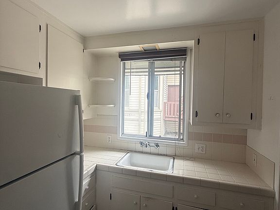 5th image of 2162 Ashby Ave