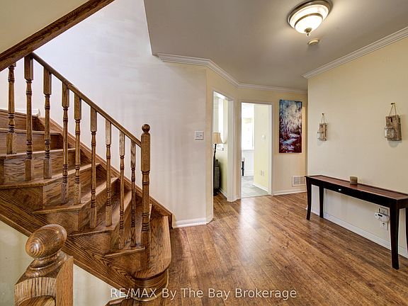 4th image of 88 Wesley Ave