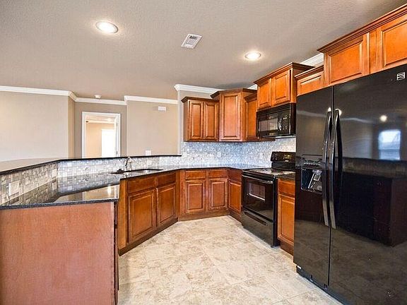 2nd image of 2406 Lakewood Dr