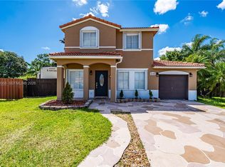 Weitzer Serena Lakes Esta, Miami, FL 33177