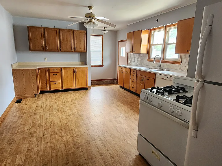 3423 W Hill St — Photo 5