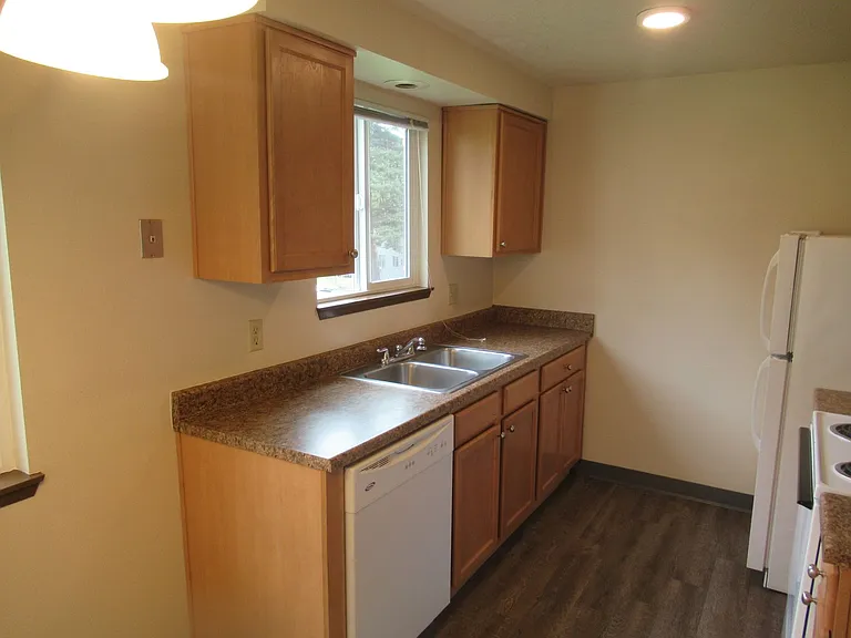 Downstairs Two Bedroom Apartment with Garage — Photo 16