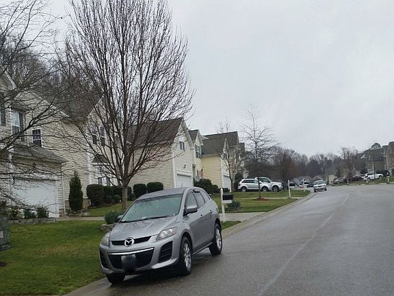 4th image of 513 Queensbury Ln