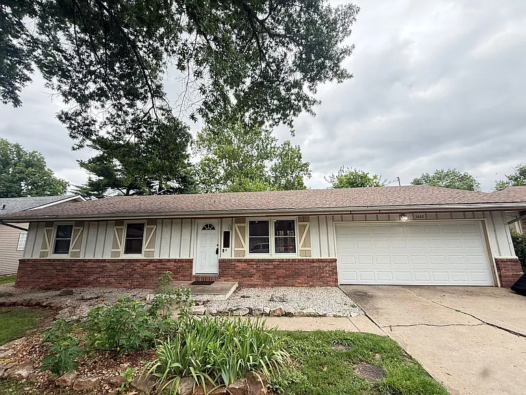 3642 S Westwood Ave — Photo 1