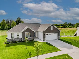 1200 Mamerow Ln W, Oconomowoc, WI 53066