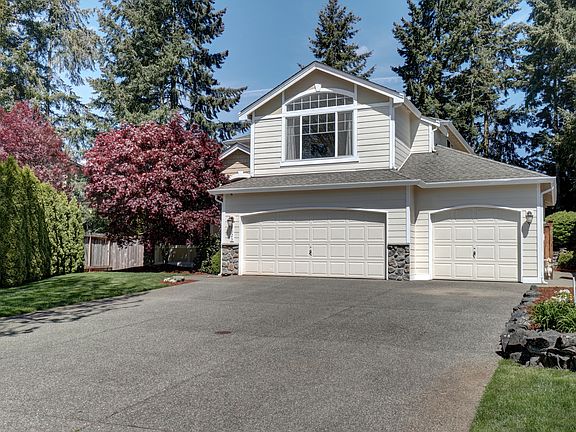3rd image of 8923 180th St E