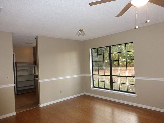 3rd image of 569 Briar Cir