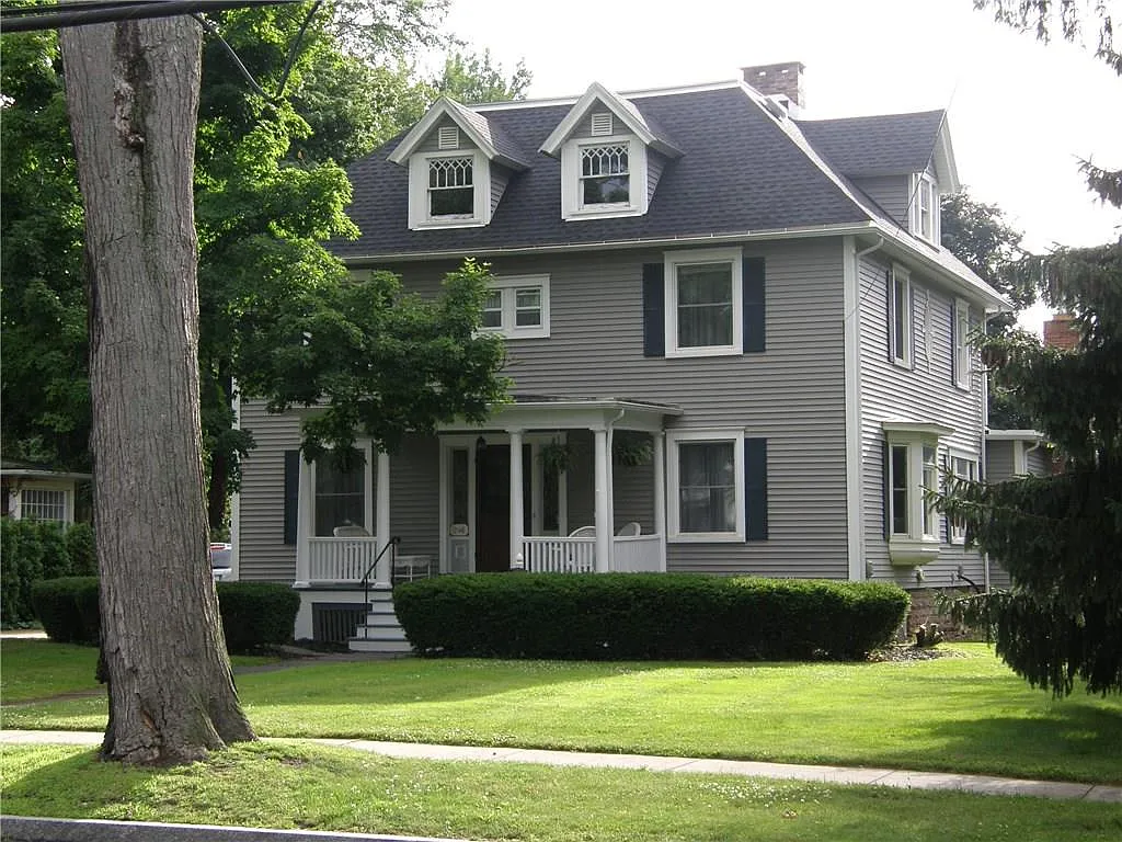 246 S Main St photo 1