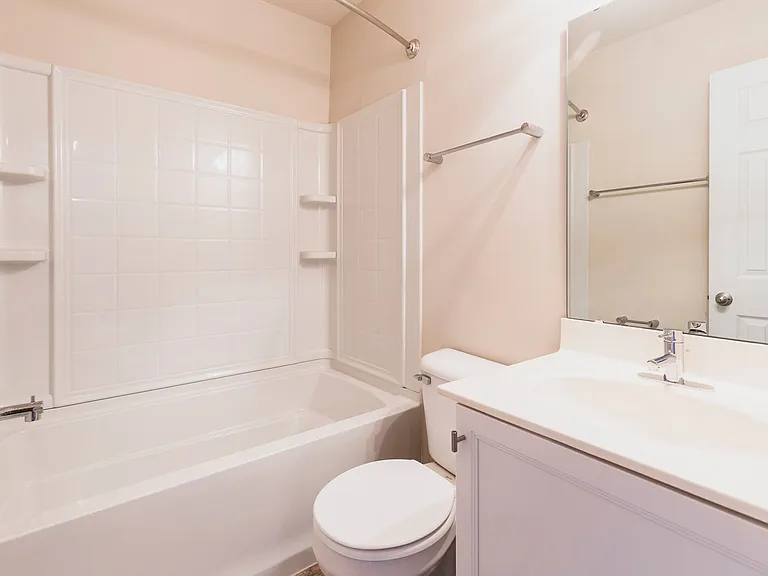 Harbor Village Apartments — Photo 16