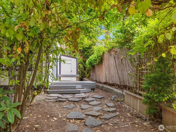 216 Madrona Way NE, Bainbridge Island, WA 98110