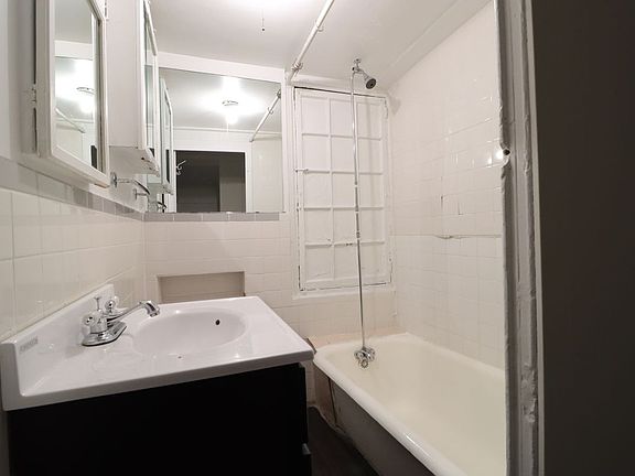 4th image of 2 W 16th St #Penthouse