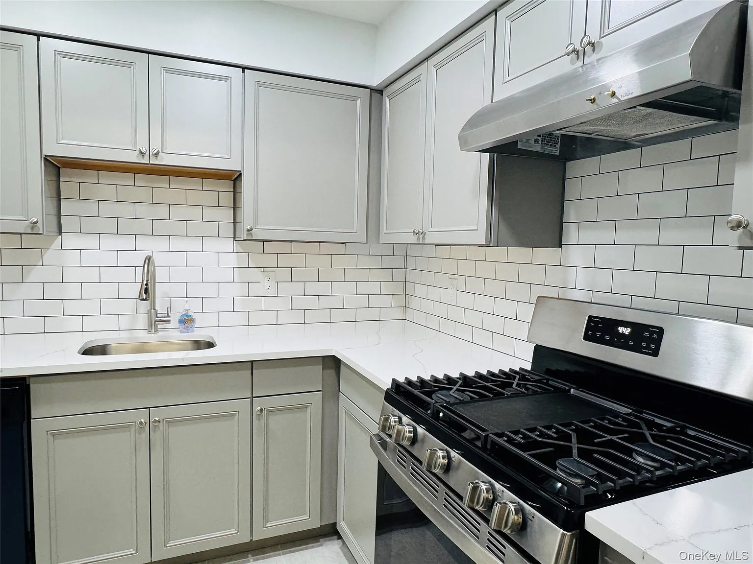 2 bed, 1.0 bath, 984 sqft, $2,200 — Photo 4