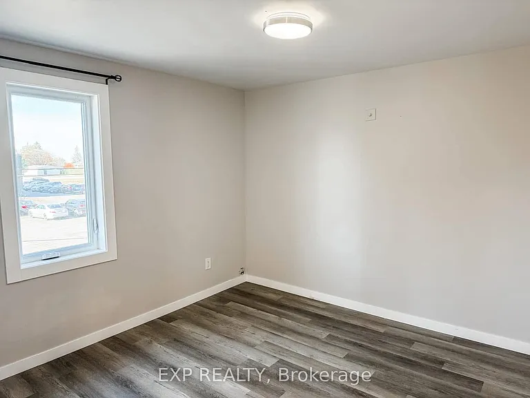 4515 Ste Catherine St #B — Photo 6