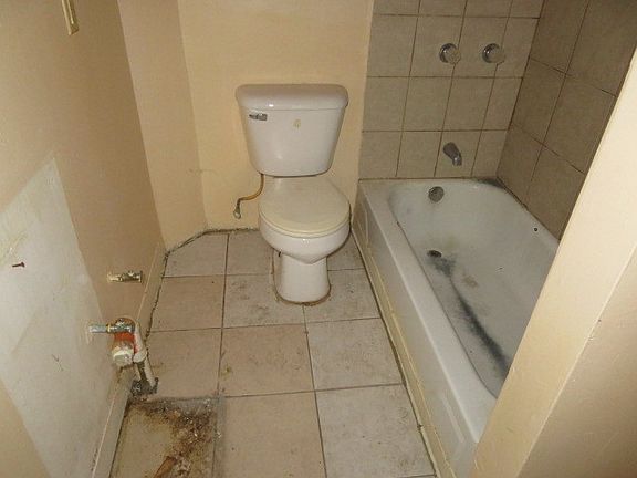 4th image of 4622 S Winchester Ave