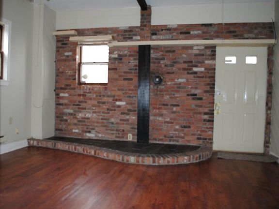 3rd image of 150 Ellsworth St