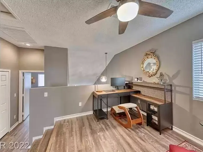 533 Meadbury Dr — Photo 22