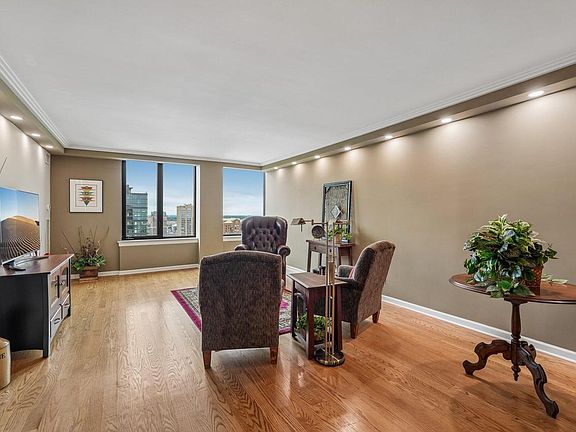 5th image of 929 N Astor STREET #2305