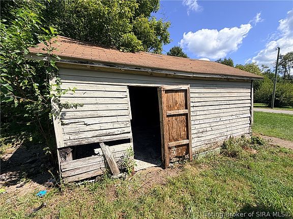 2nd image of 1242 Wade St