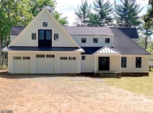 4 Bell Dr, Morristown, NJ 07960