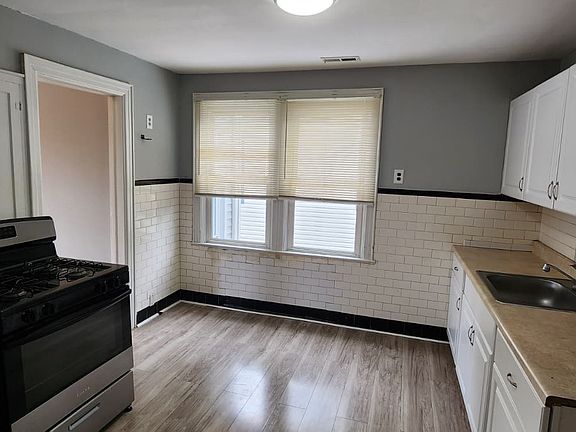 5th image of 17 W Grant Ave #1