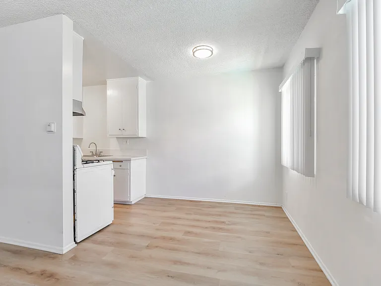 657 Milford St #10 — Photo 4