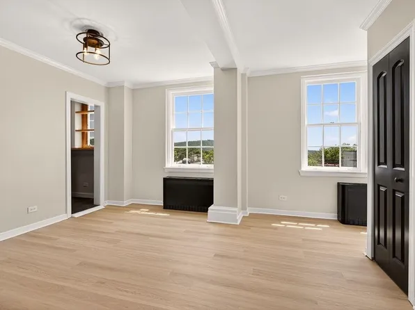 500 Court Sq APT 406, Charlottesville, VA 22902