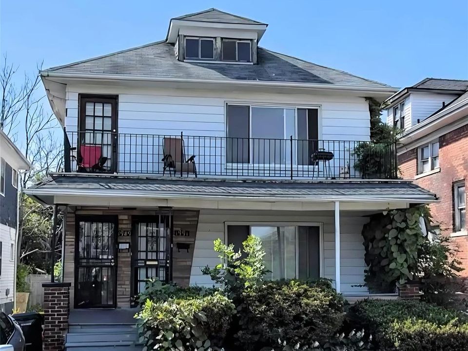1st image of 1989 Pasadena St