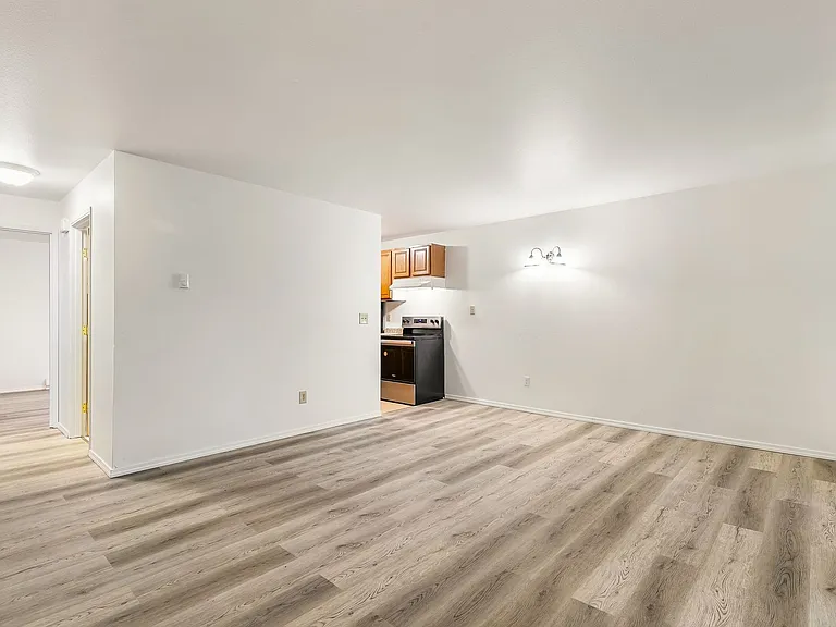 1607 Carolina St — Photo 4