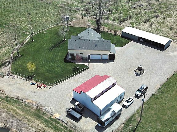3rd image of 7560 Palomino Ln