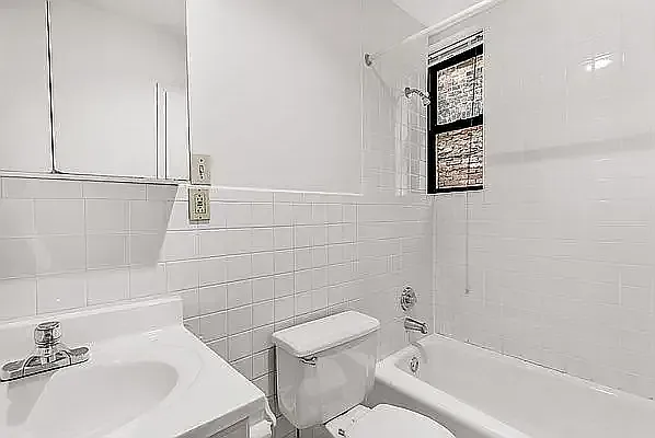 221 E 33rd St #5G — Photo 4