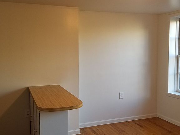 4th image of 1 Charles St APT 10