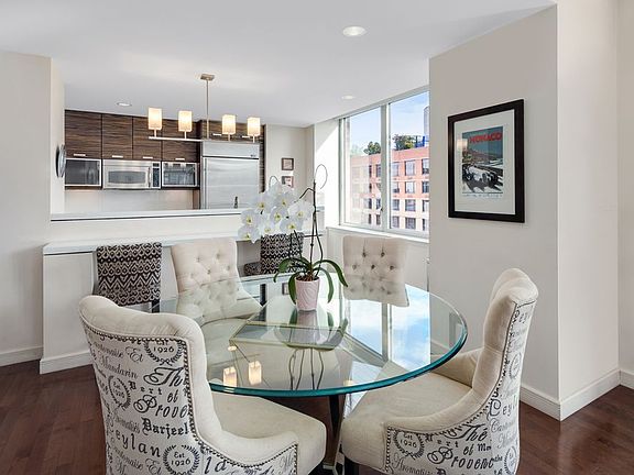 4th image of 225 E 34th St APT 21E