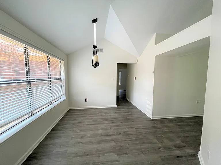 621 Phillips Dr — Photo 9