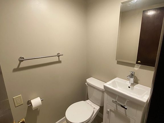 2nd image of 3227 Park Dr