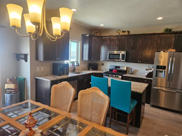 827 E Sunset View Rd, Grantsville, UT 84029