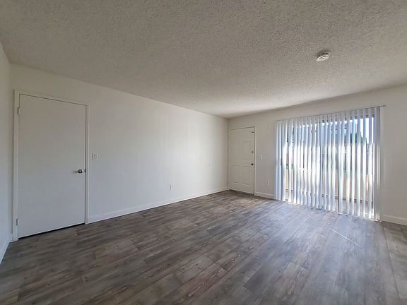 5th image of 1039 N Mollison Ave #1043-J