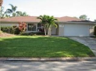 2043 Tanglewood Way NE, St Petersburg, FL 33702