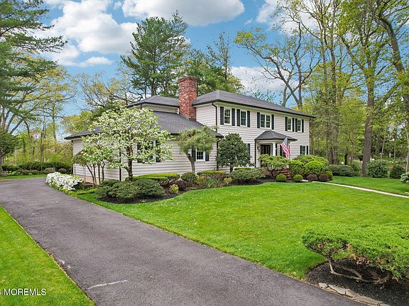 4th image of 523 Bowne Road